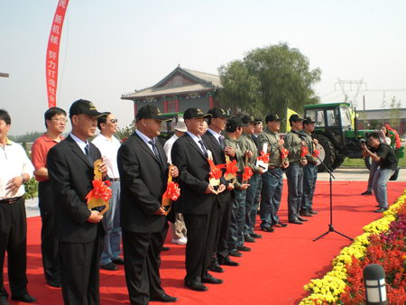 北京举行保护性耕作项目暨补贴农机具发放现场会
