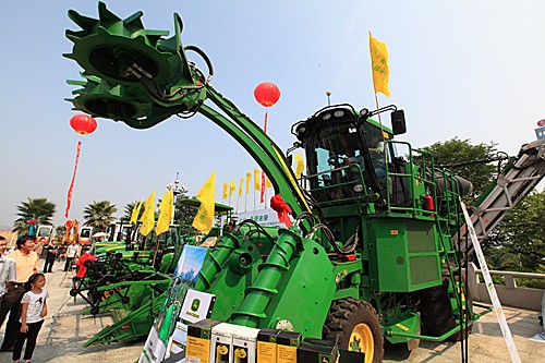 柳州面向东盟展示甘蔗机械