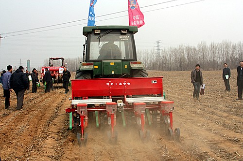 全国春耕生产农机化技术培训启动