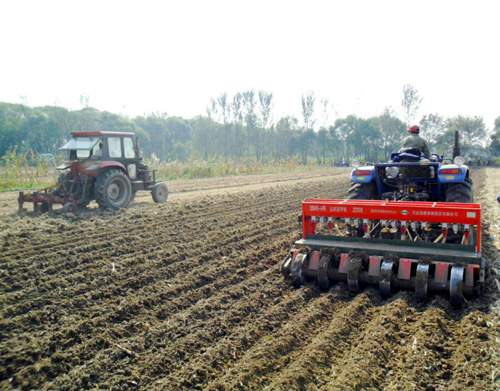 昌邑市农机局认真组织机械深松对比试验和深入推广小麦免耕播种技术(图)