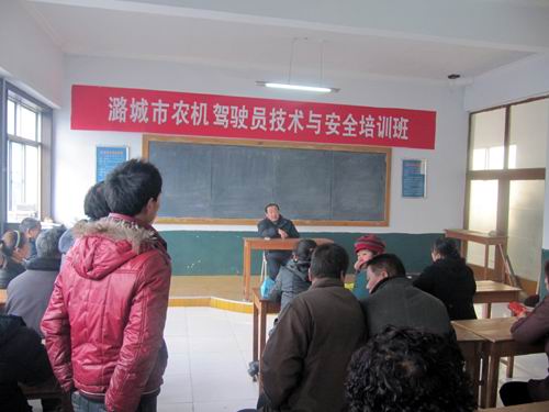 潞城市农机局圆满完成2011年农机操作人员培训任务(图)