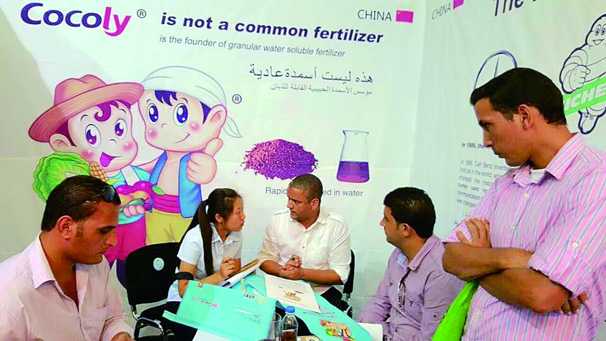 中国肥料企业赴开罗参加由埃及农业部主办的“撒哈拉国际农业展”。  （本报记者高云摄）