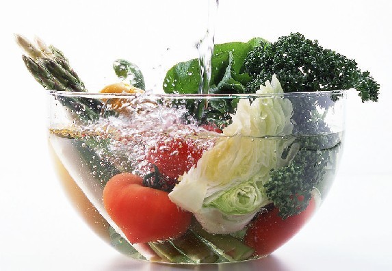 用温水洗果蔬　更易去除果蔬表面农药残留