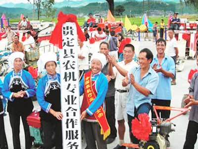 贵州省第一个农机专业合作社在贵定成立
