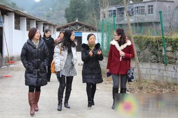 重庆彭水县：女老板告别不靠谱 建鸡场户赚一千五